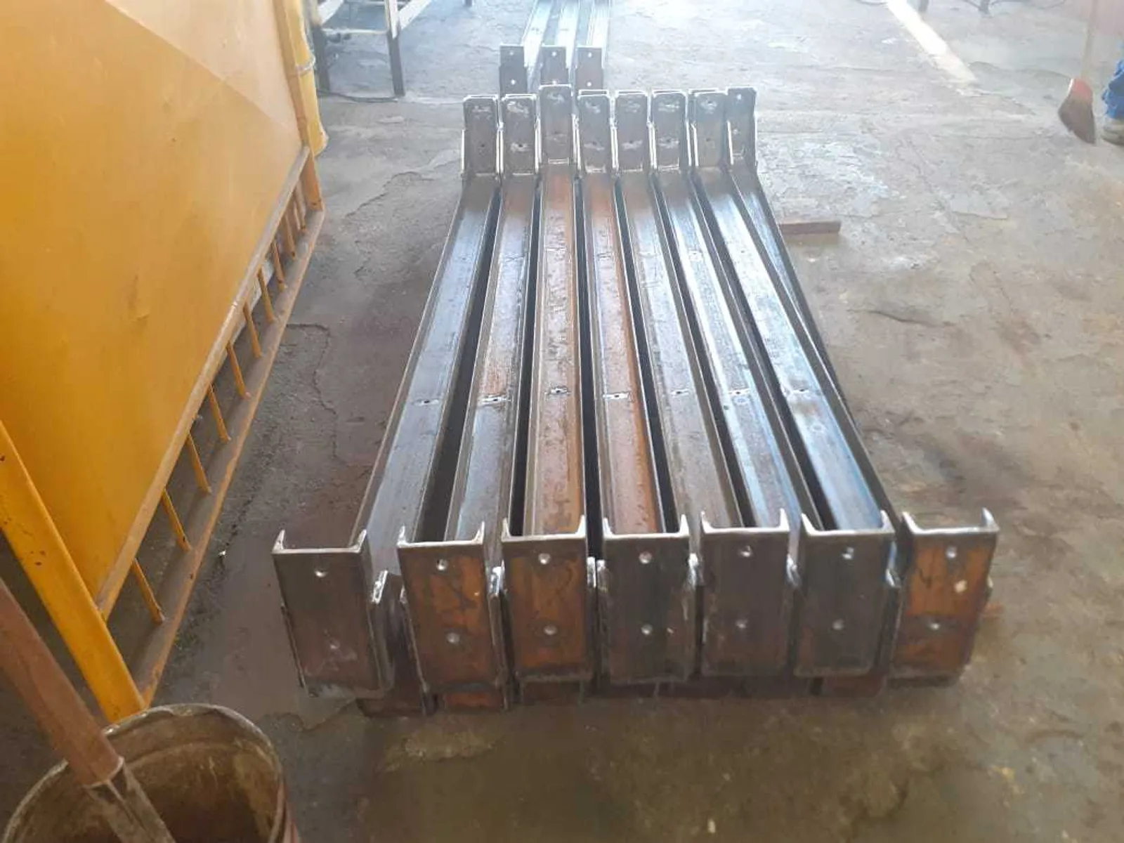 Fabricação de suportes e guarda-corpos realizada pela MAC. Foto 1 de 6.