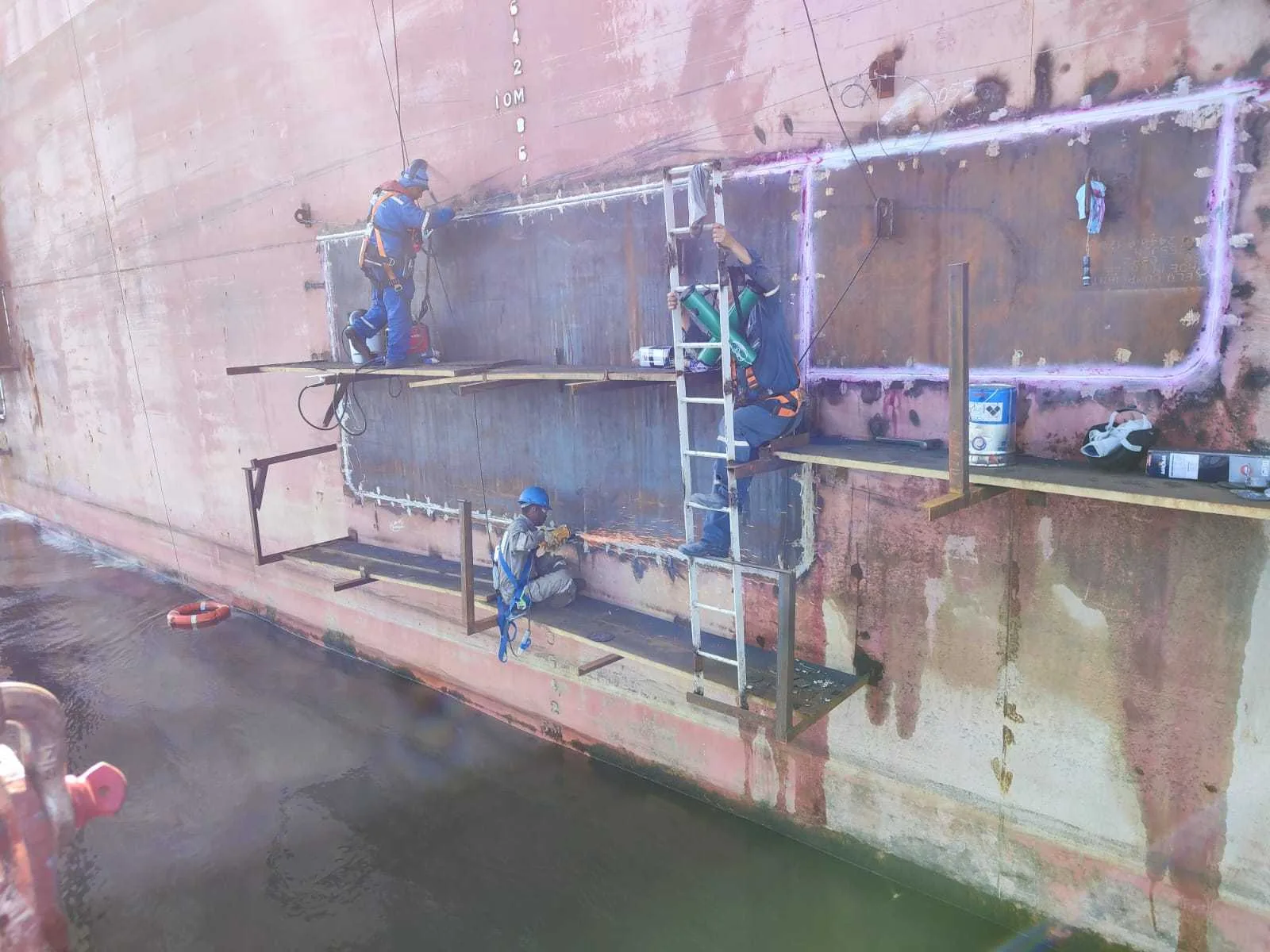 Reparo de costado em embarcação realizado pela MAC. Foto 1 de 6.
